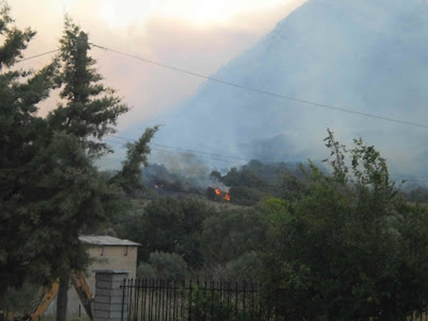 Μεγάλη πυρκαγιά στην Αιτωλοακαρνανία - Απειλούνται σπίτια στην Πάλαιρο (photos)