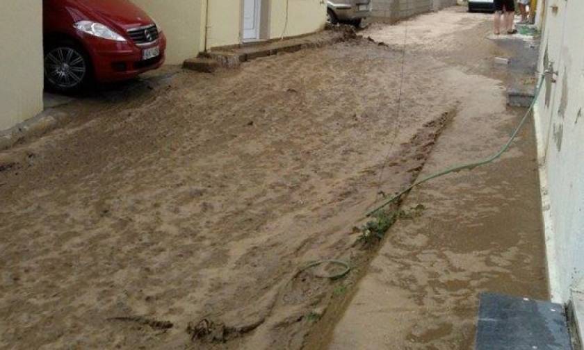 Καιρός: Πολλές καταστροφές στην Κρήτη από την ισχυρή καταιγίδα