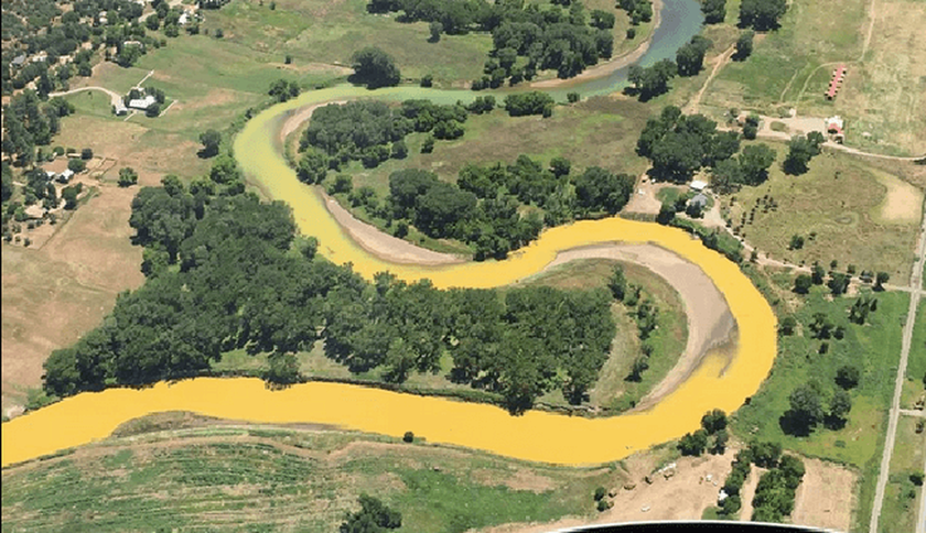 Το ποτάμι έγινε… πορτοκαλί (video & photos)  