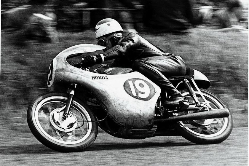 H πρώτη Παγκόσμια νίκη σε Grand Prix ήρθε το 1961, από τον Αυστραλό Tom Phillis στην κατηγορία των 125 κ.εκ.