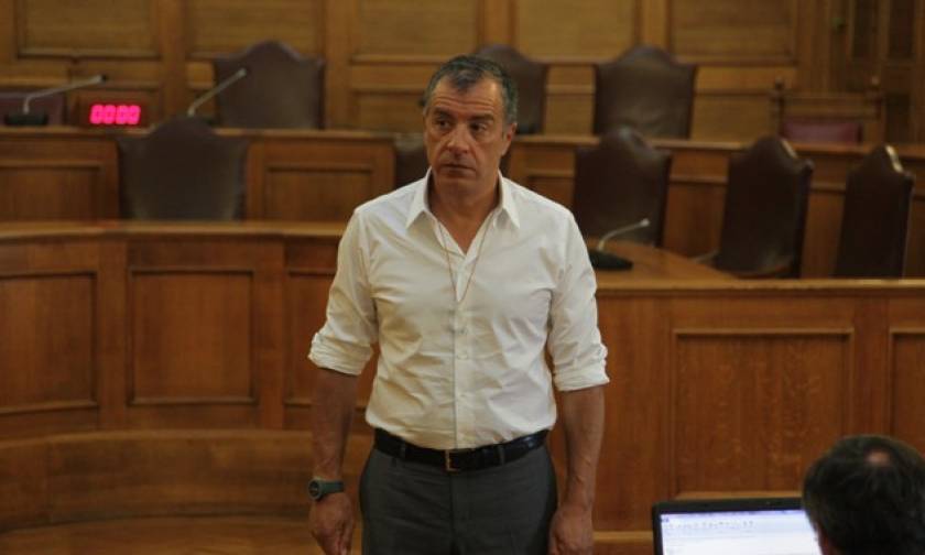 Θεοδωράκης: Να συνεννοηθούν τα κόμματα για πρόταση μομφής κατά της Κωνσταντοπούλου