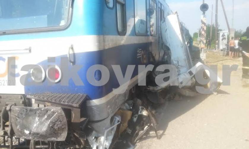 Τραγωδία στην Ημαθία με οδηγό αυτοκινήτου που παρασύρθηκε από τρένο (pics-vid)