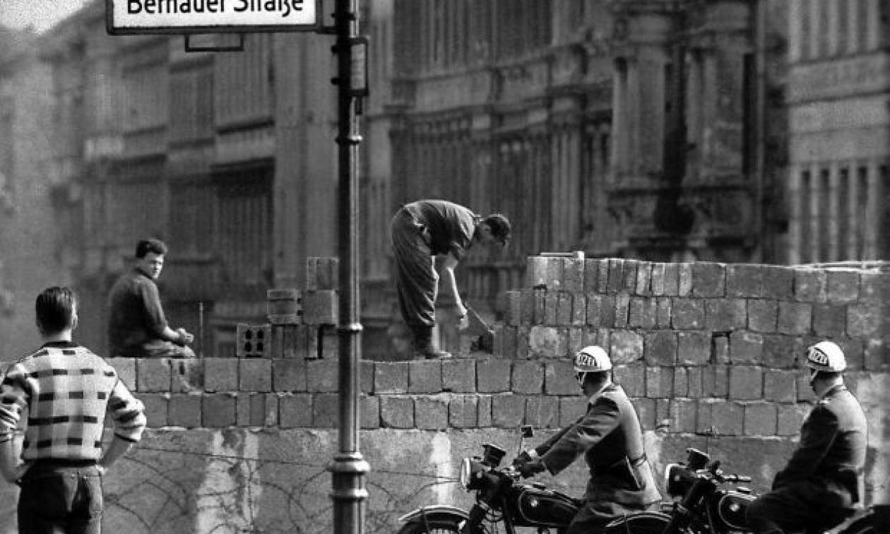 Σαν σήμερα το 1961 οι αρχές της αν. Γερμανίας αρχίζουν να κατασκευάζουν το τείχος του Βερολίνου