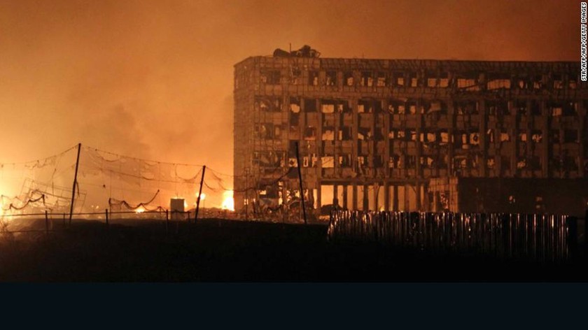 CNN - Κίνα: Eικόνες απόλυτης καταστροφής από το σημείο της έκρηξης (photos+video)