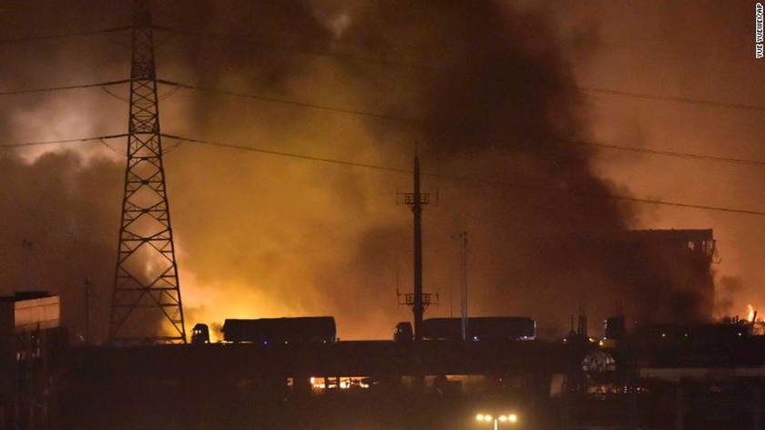 CNN - Κίνα: Eικόνες απόλυτης καταστροφής από το σημείο της έκρηξης (photos+video)