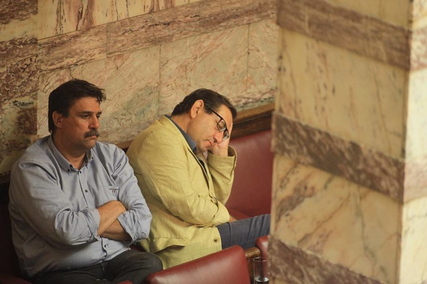 Βουλή: Ύπνε που παίρνεις τα παιδιά… (photos)