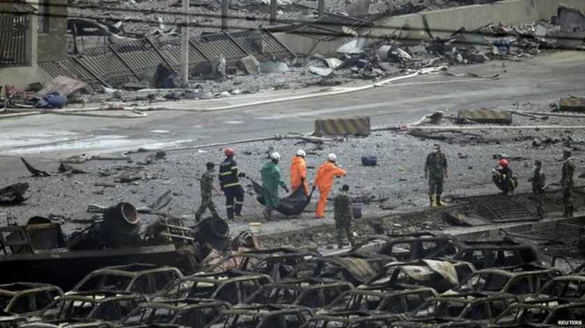 Κίνα: Εικόνες Αποκάλυψης στο σημείο των εκρήξεων - Ακόμα καίει η φωτιά (photos)