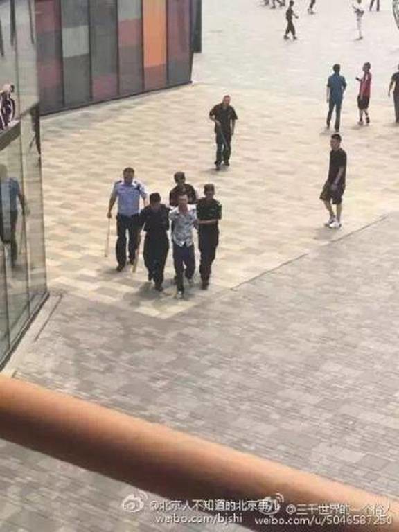 Σοκ στην Κίνα: Έσφαξε τη γυναίκα του με σπαθί! (σκληρές εικόνες + video)