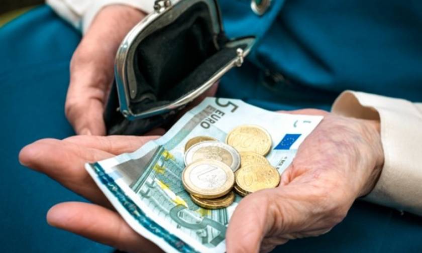 Ψυχρολουσία για τους συνταξιούχους: Κάτω απο τα 400 ευρώ η κατώτατη σύνταξη