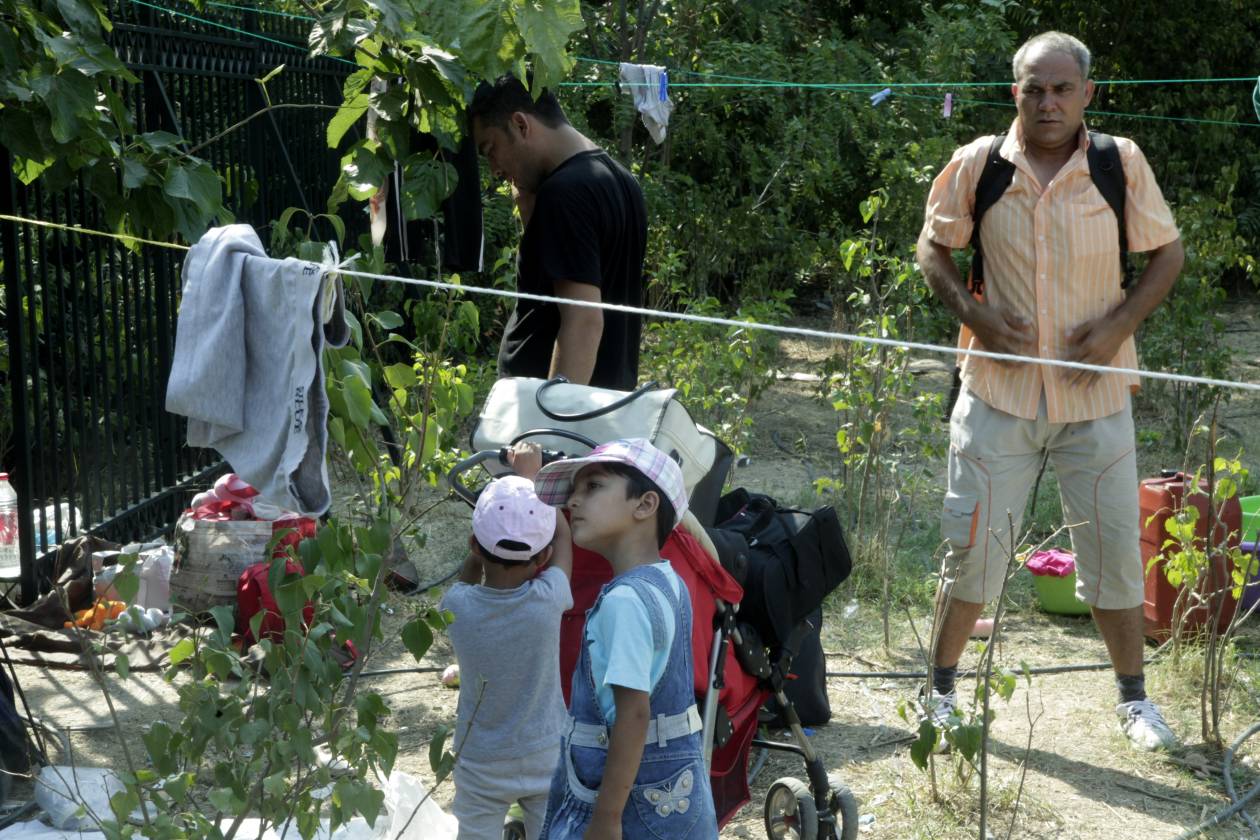 Μεταφέρθηκαν οι πρόσφυγες από το Πεδίον του Άρεως στον Ελαιώνα (photos)