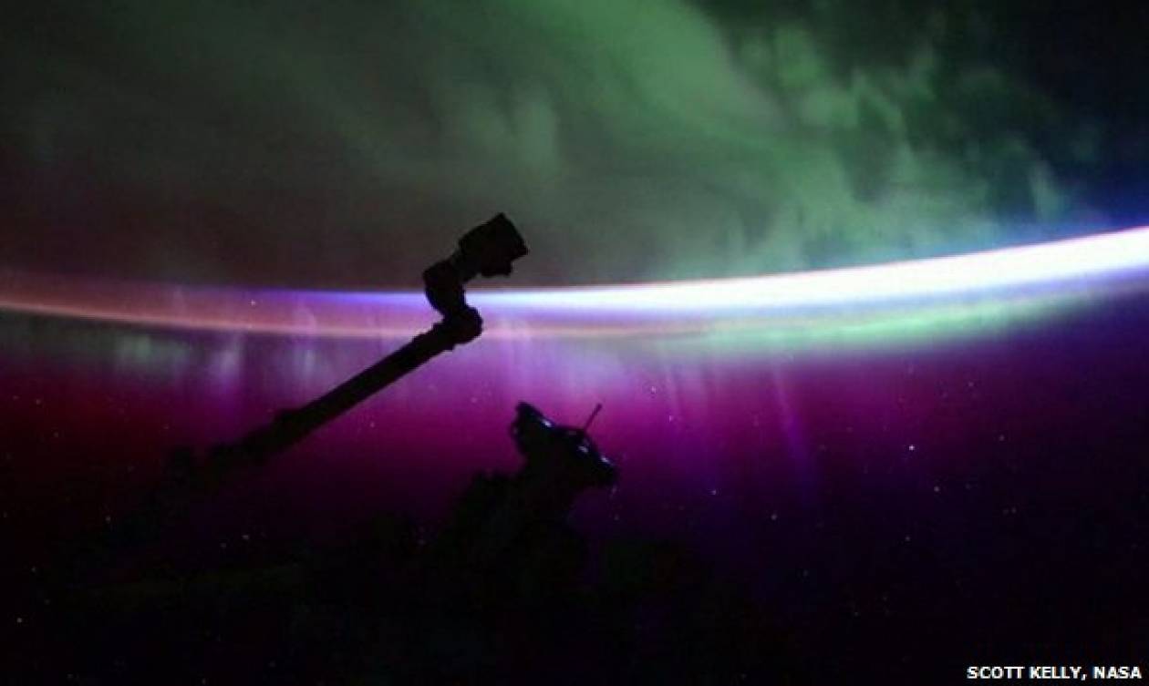 Μαγική εικόνα δια χειρός… Σκοτ Κέλι: Το Βόρειο Σέλας από το διάστημα (video)