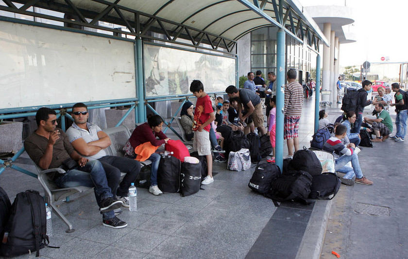 Με λεωφορεία του ΚΤΕΛ θα συνεχίσουν το ταξίδι τους οι μετανάστες του «Ελ. Βενιζέλος»