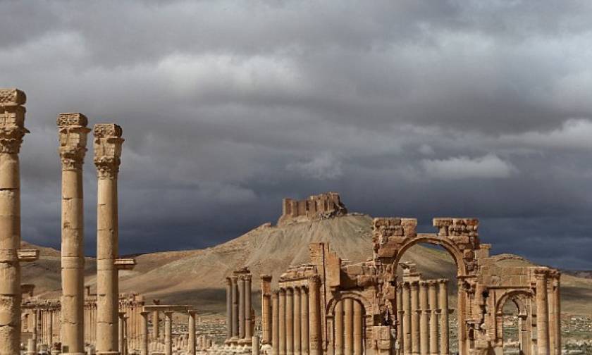 Οι τζιχαντιστές ανέβασαν στο διαδίκτυο φωτογραφία από τον αποκεφαλισμό του Σύρου αρχαιολόγου