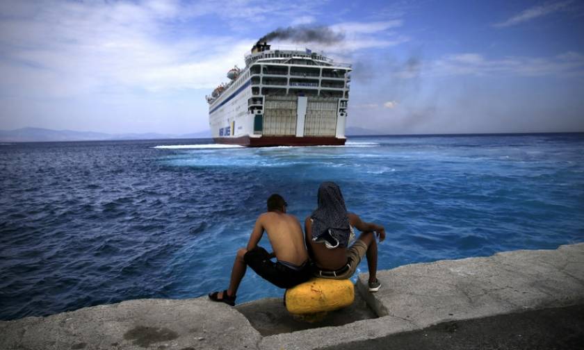 Και άλλα πλοία για τους μετανάστες ζητάει το υπουργείο Ναυτιλίας