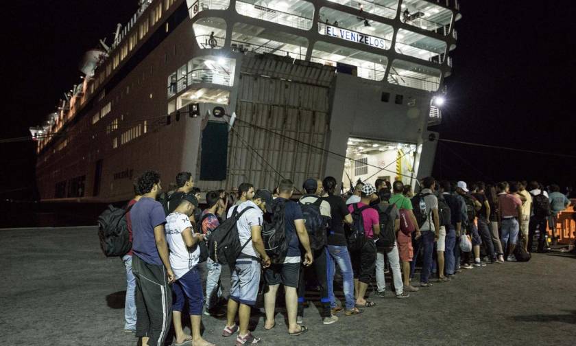 Πειραιάς: Κατέπλευσε στο λιμάνι με 2.172 πρόσφυγες το «Ελ. Βενιζέλος»
