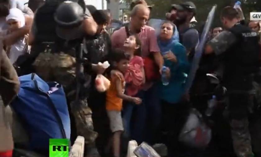 Σκόπια: Ξύλο και χειροβομβίδες κρότου – λάμψης κατά προσφύγων (video)