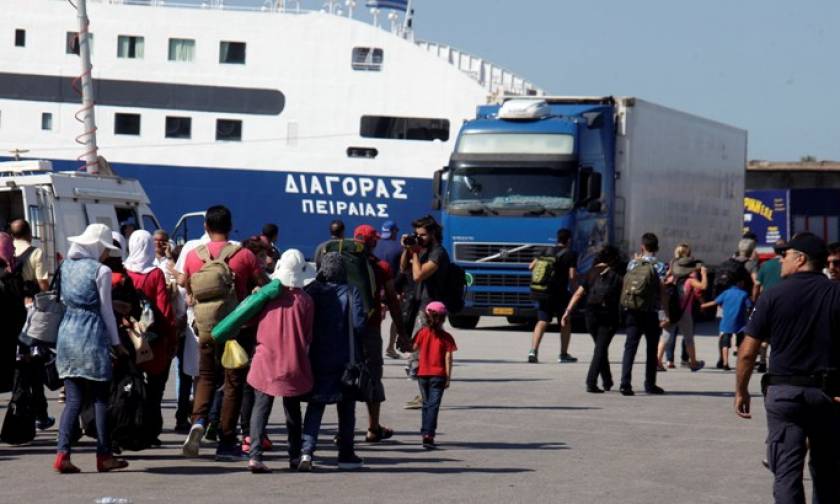 Έδεσε στον Πειραιά με 2.466 πρόσφυγες το «Ελευθέριος Βενιζέλος»