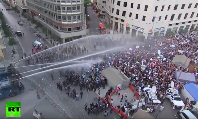 Λίβανος: Επεισοδιακές διαδηλώσεις με αφορμή τα σκουπίδια της Βηρυττού (videos)