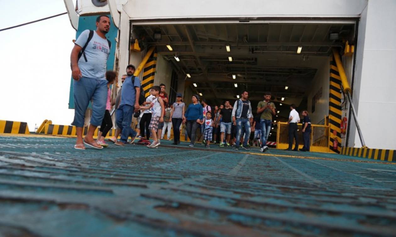 Στο λιμάνι του Πειραιά φτάνουν το απόγευμα 2.500 ακόμα Σύροι πρόσφυγες