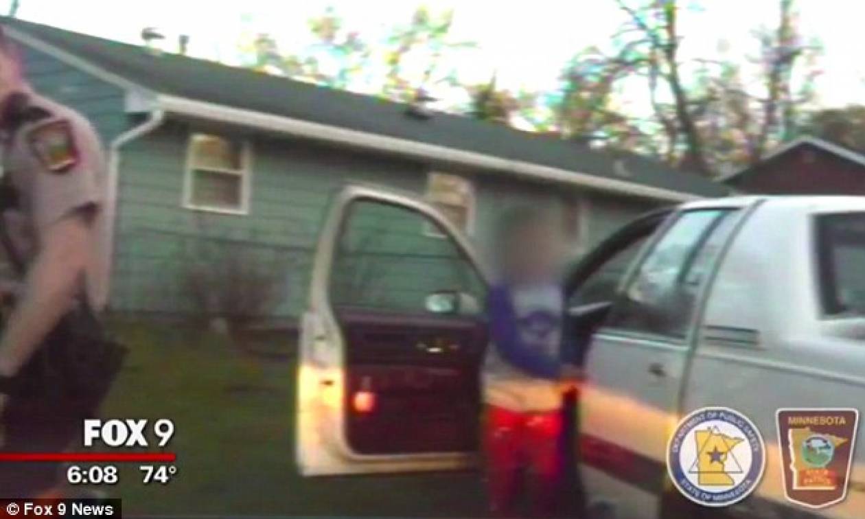 Σοκ: Οκτάχρονος συνελήφθη να οδηγεί το αυτοκίνητο της μητέρας του (video)