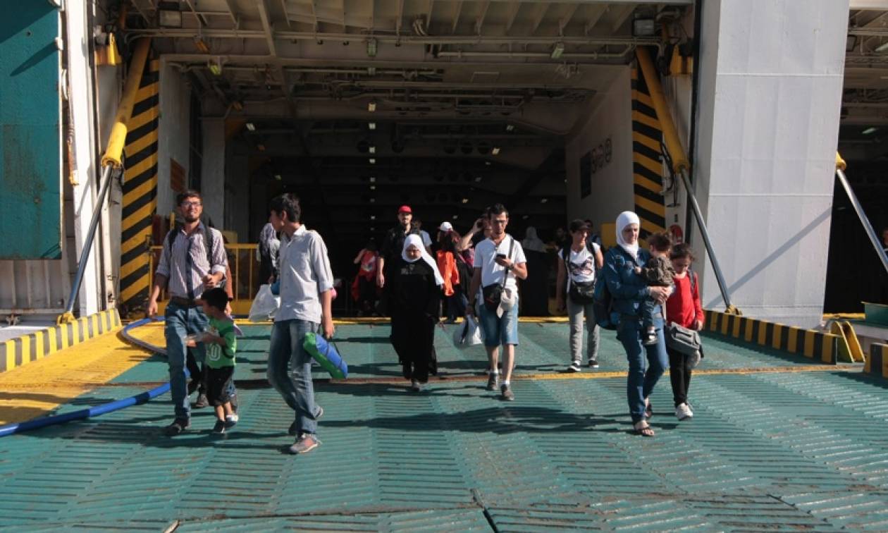 Δύο ακόμη πλοία με χιλιάδες μετανάστες αναμένονται στον Πειραιά