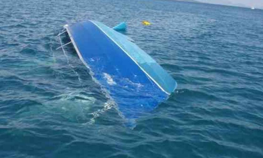 Δραματική διάσωση ιστιοπλόων - Βυθίστηκε το σκάφος τους