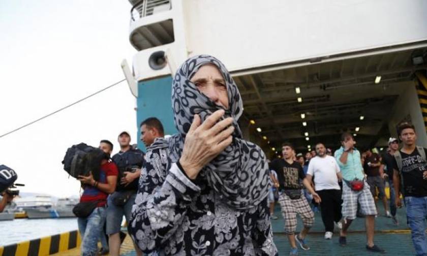 Άφιξη του «Ελευθέριος Βενιζέλος» στον Πειραιά – Μεταφέρει 2.500 μετανάστες από Σάμο και Μυτιλήνη