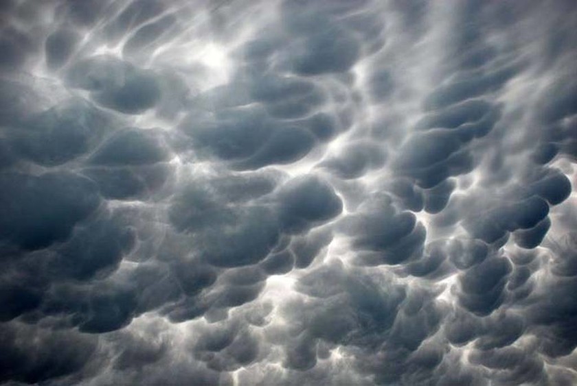 Mammatus: Τα εντυπωσιακά «σύννεφα γυναικείου μαστού»