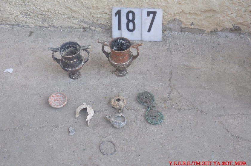 Κοζάνη: Έκρυβε οπλοστάσιο αλλά και πολλά αρχαία αντικείμενα (photos)