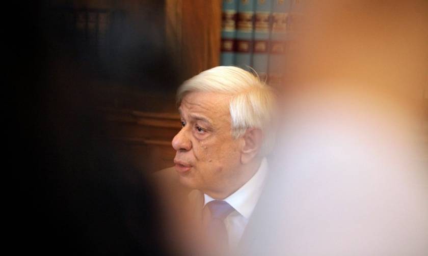 Frontex should become border 'Europol', President Pavlopoulos says