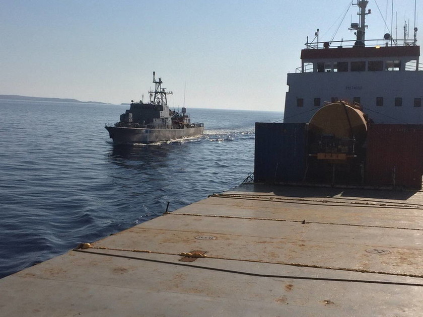 Εντοπίστηκε φορτηγό πλοίο που μετέφερε όπλα νότια της Κρήτης (pics)