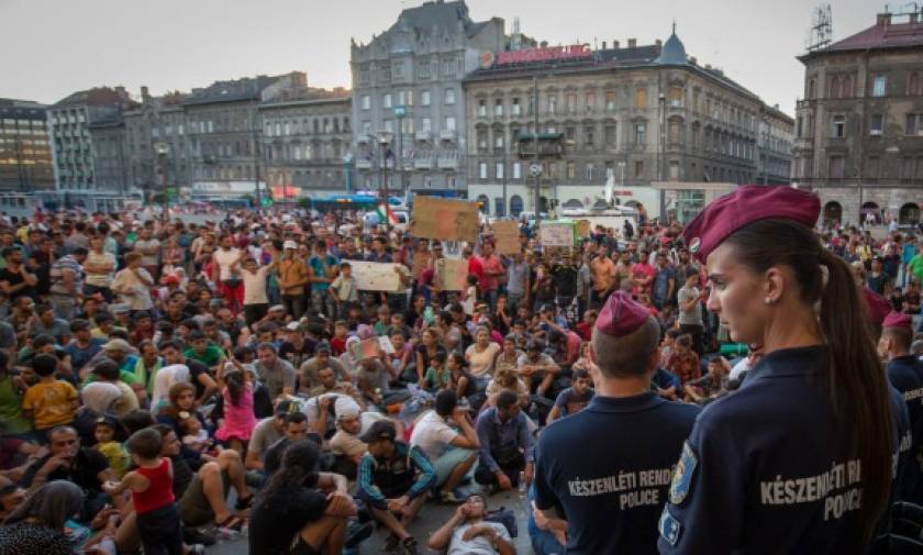 Ουγγαρία: Άνοιξε ο σταθμός της Βουδαπέστης - Απεγκλωβίζονται χιλιάδες πρόσφυγες
