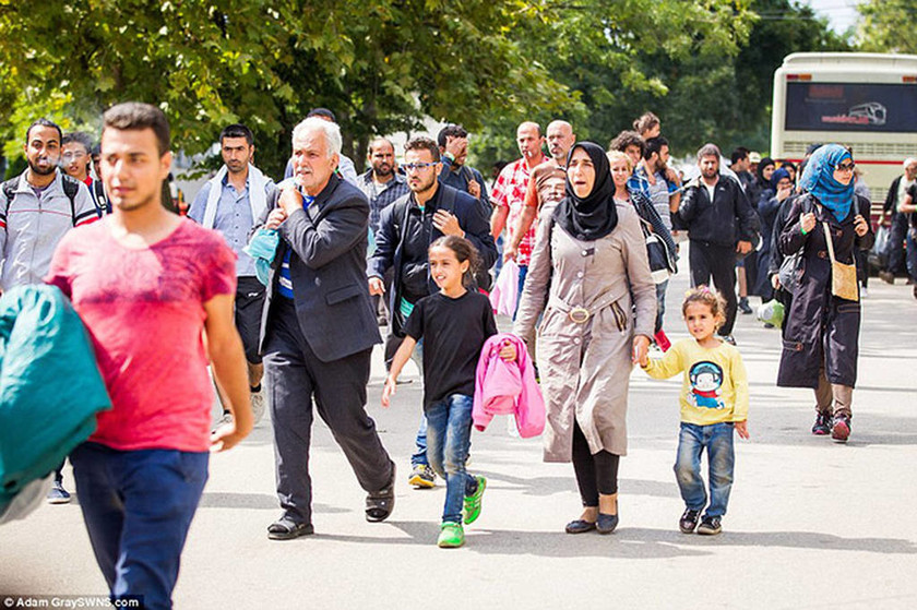 H συγκλονιστική φυγή των μεταναστών από τους καταυλισμούς στην Ουγγαρία (photos)
