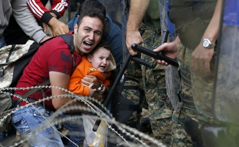 Το προσφυγικό δράμα μέσα από δέκα συνταρακτικές φωτογραφίες (photos)  