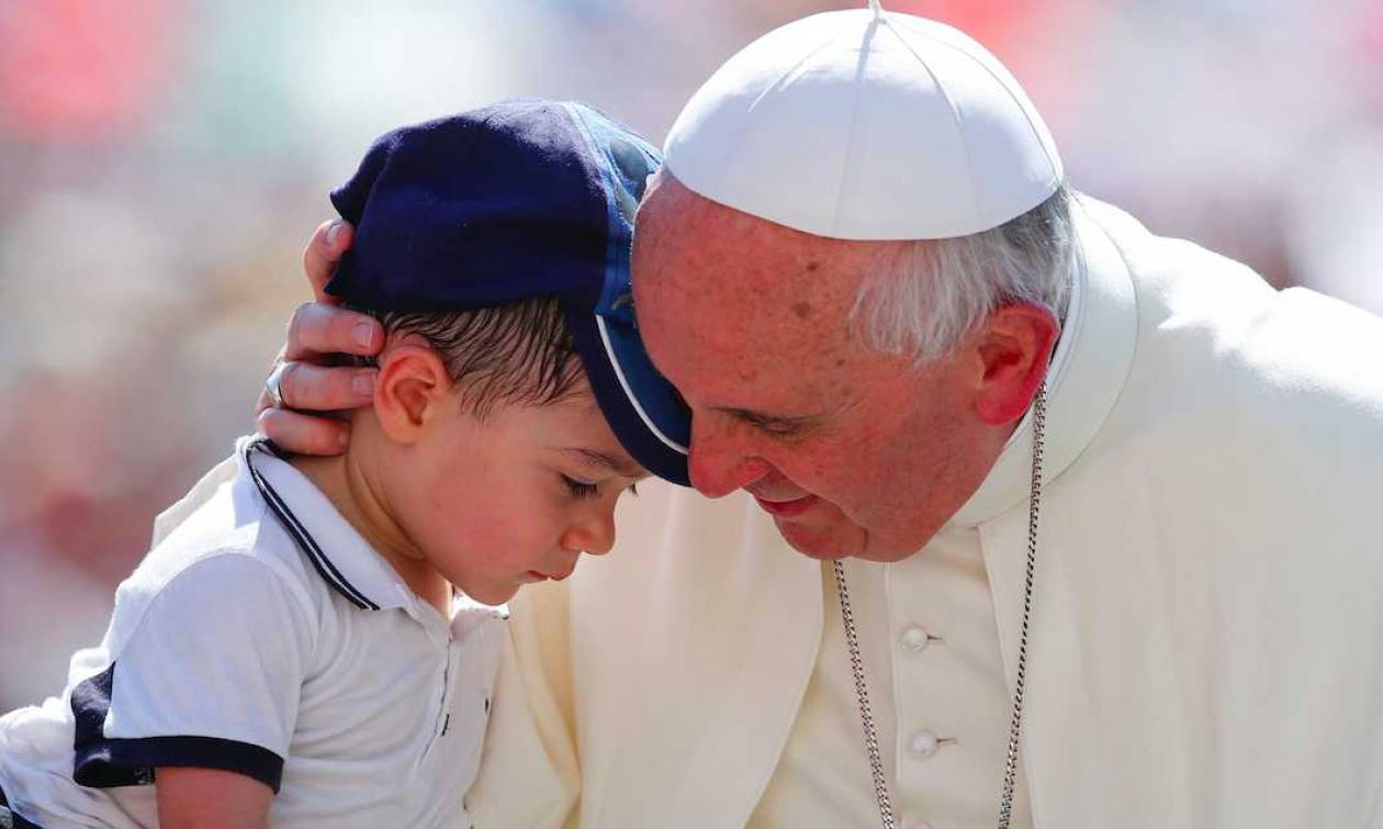 Βατικανό: Ο Πάπας καλεί τις ενορίες της Ευρώπης να φιλοξενήσουν από μία οικογένεια προσφύγων