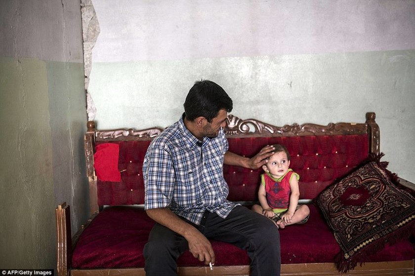 Συγκλονιστικές φωτογραφίες – Μέσα στο βομβαρδισμένο σπίτι του μικρού Αϊλάν
