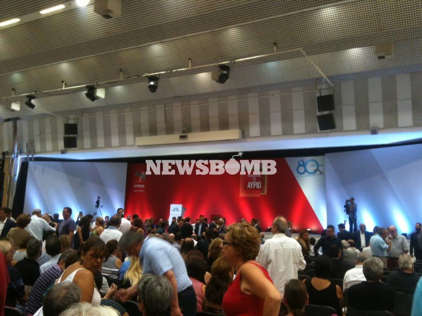 Το Newsbomb.gr στη ΔΕΘ: Πλήθος κόσμου στο Βελλίδειο για την ομιλία Τσίπρα