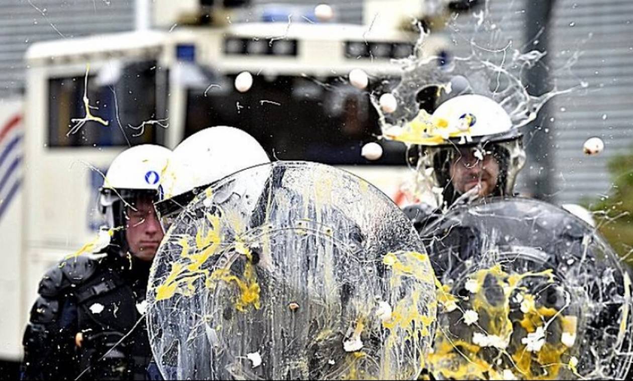 Αυγά και πυροτεχνήματα εναντίον αστυνομικών στις Βρυξέλλες (video)
