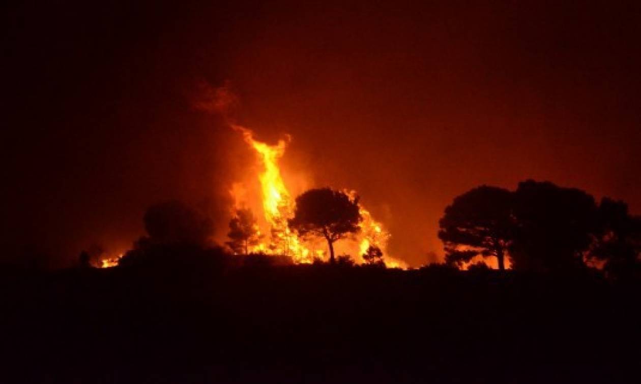 Κέρκυρα: Σε εξέλιξη πυρκαγιά στην περιοχή της Αχαράβης