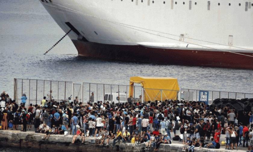 Προσπάθειες αποσυμφόρησης στη Μυτιλήνη με την αναχώρηση 10.000 προσφύγων