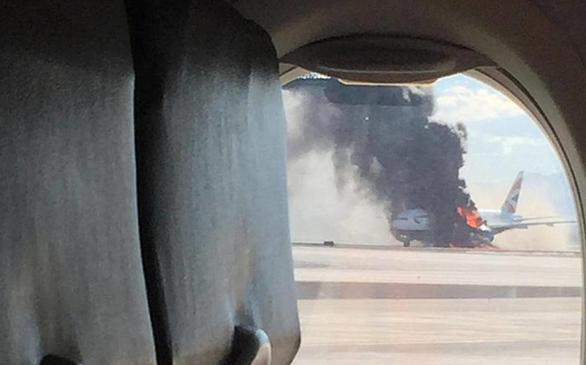 Πανικός σε πτήση των British Airways -Το αεροπλάνο πήρε φωτιά κατά την απογείωση (photos+video)