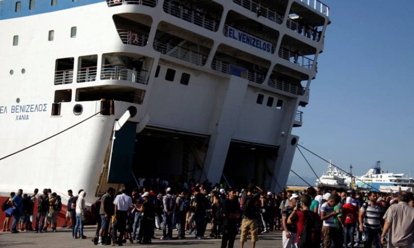 Στον Πειραιά φτάνουν σήμερα (9/9) περίπου 4.000 μετανάστες από τη Μυτιλήνη