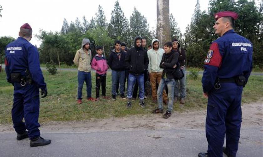 Πρόσφυγες: Έκλεισε βασικό της αυτοκινητόδρομο η Ουγγαρία