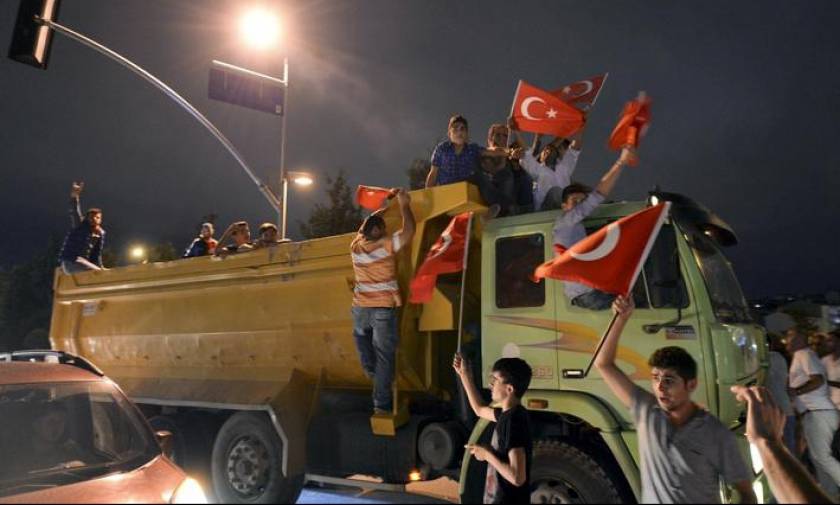 Έκρηξη βίας στην Τουρκία - Έκρυθμη η κατάσταση στη χώρα
