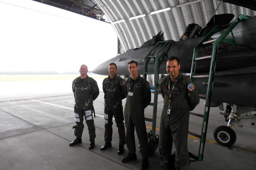 Εκπαίδευση Πολωνικής Ομάδας Αεροπορικών Επιδείξεων F-16 από την ΠΑ (pics)