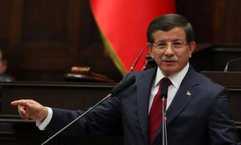 Τουρκία: Ο Νταβούτογλου επανεξελέγη στην ηγεσία του Κόμματος Δικαιοσύνης και Ανάπτυξης
