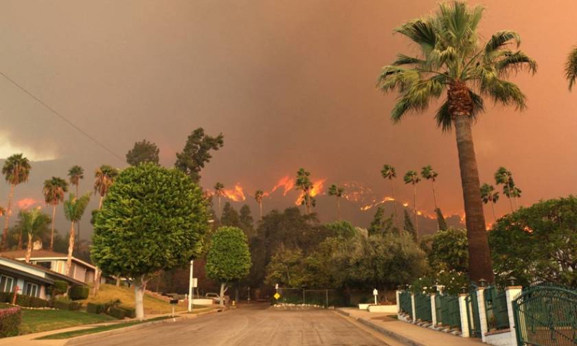 Καλιφόρνια: 3.300 πυροσβέστες μάχονται με τις φλόγες στη Σιέρα Νεβάδα