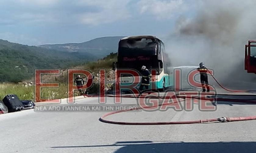 Ηγουμενίτσα: Λεωφορείο με 50 τουρίστες τυλίχθηκε στις φλόγες