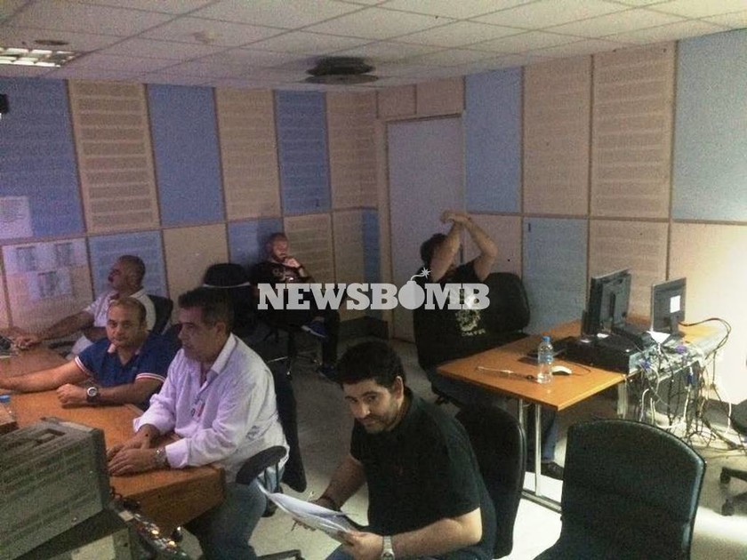 Ντιμπέιτ: Το Newsbomb.gr  στο control room της ΕΡΤ (photos)