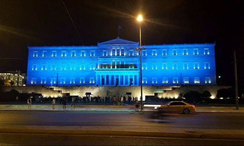 Στα… μπλε η Βουλή – Δείτε γιατί (photos)